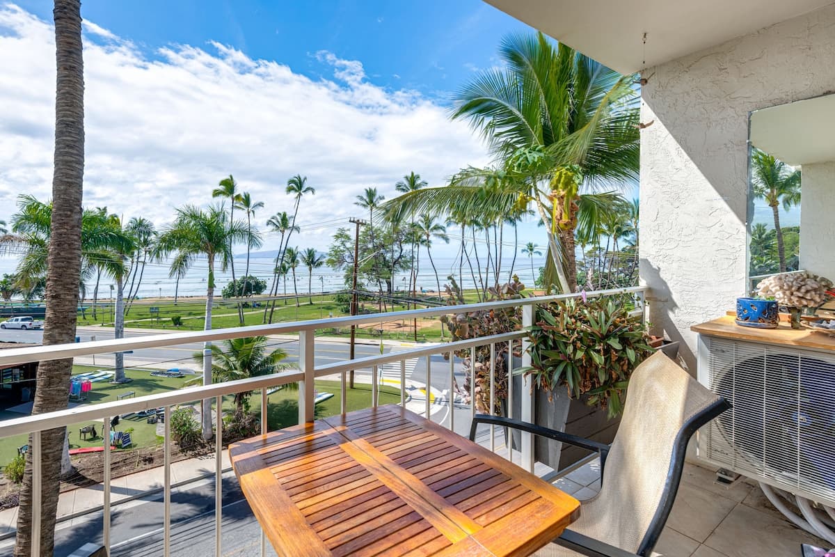 Condo in Kihei · ★4.81 · 1 bedroom · 2 beds · 1 shared bath - Photo 1