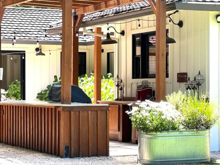 Twelve Oaks Estate with Pool & Tequila Bar - Photo 3