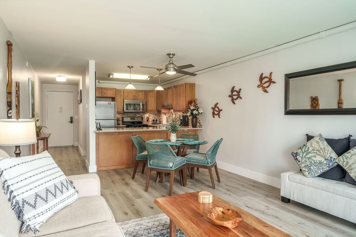 Condo in Kihei · ★4.86 · 1 bedroom · 2 beds · 1 private bath - Photo 2