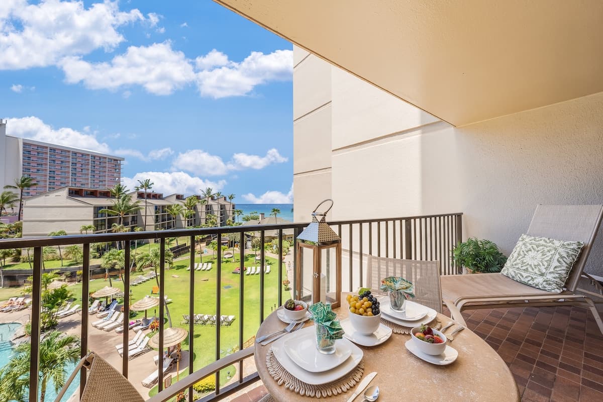 Condo in Lahaina · ★4.79 · 2 bedrooms · 4 beds · 2 baths - Photo 1
