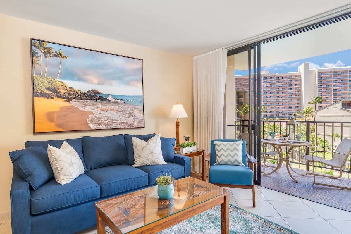 Condo in Lahaina · ★4.79 · 2 bedrooms · 4 beds · 2 baths - Photo 3