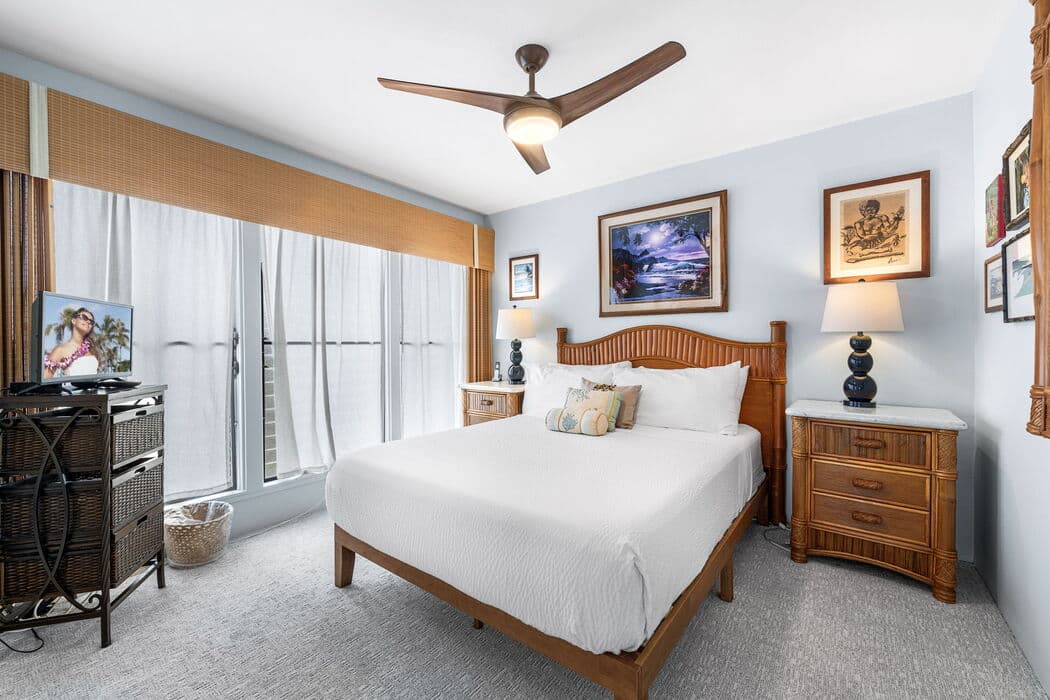 Condo in Kailua-Kona · ★4.8 · 1 bedroom · 2 beds · 1 private bath - Photo 4