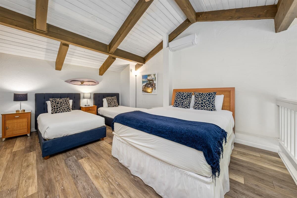 Condo in Lahaina · ★4.89 · 2 bedrooms · 4 beds · 1 private bath - Photo 3