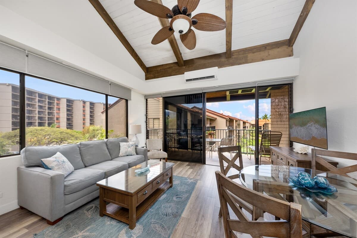 Condo in Lahaina · ★4.89 · 2 bedrooms · 4 beds · 1 private bath - Photo 5