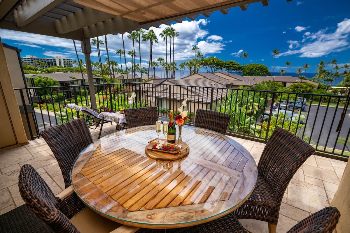 Condo in Kihei · ★4.94 · 2 bedrooms · 4 beds · 2 baths - Photo 2