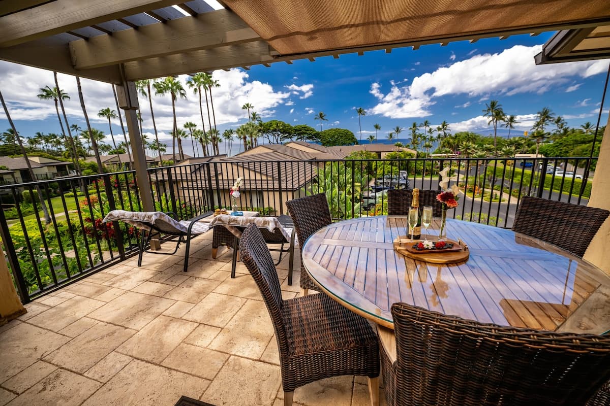 Condo in Kihei · ★4.94 · 2 bedrooms · 4 beds · 2 baths - Photo 3
