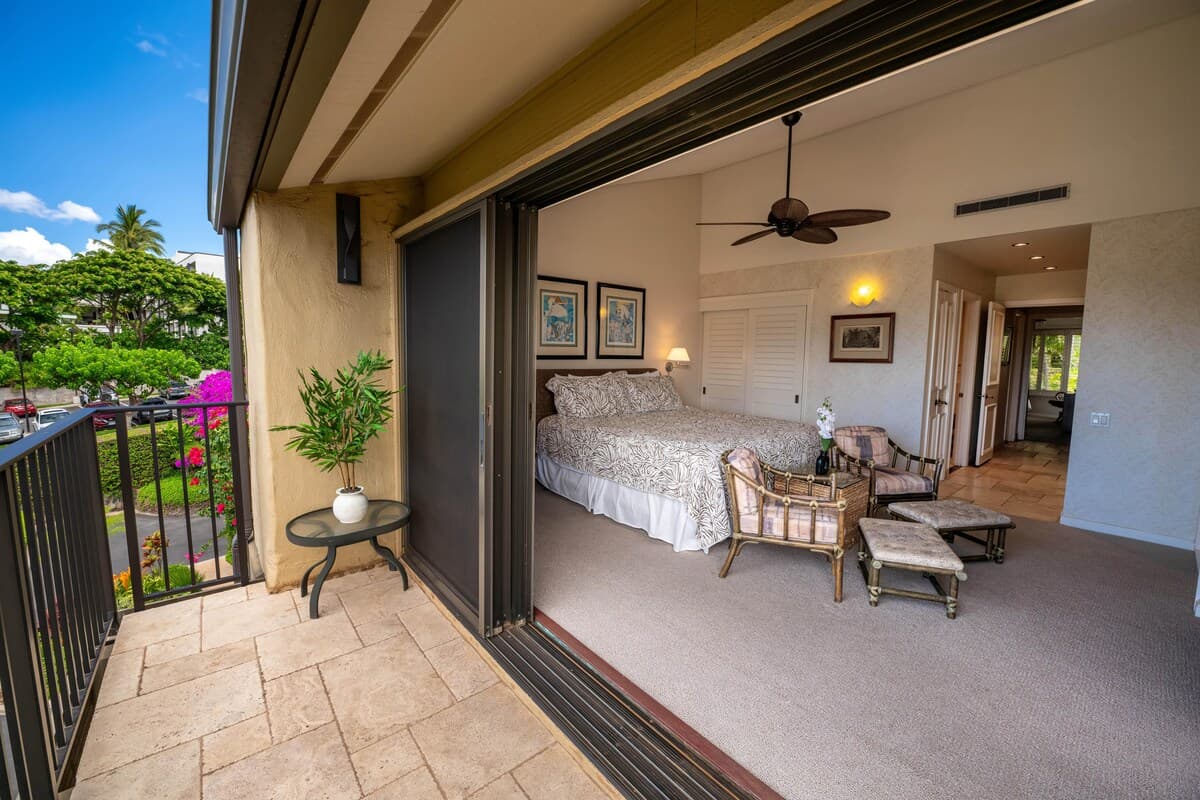 Condo in Kihei · ★4.94 · 2 bedrooms · 4 beds · 2 baths - Photo 4