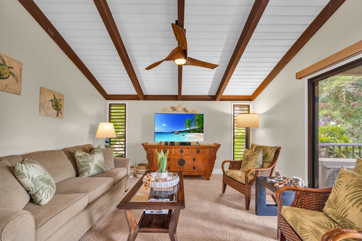 Condo in Kihei · ★4.38 · 2 bedrooms · 4 beds · 2 baths - Photo 4