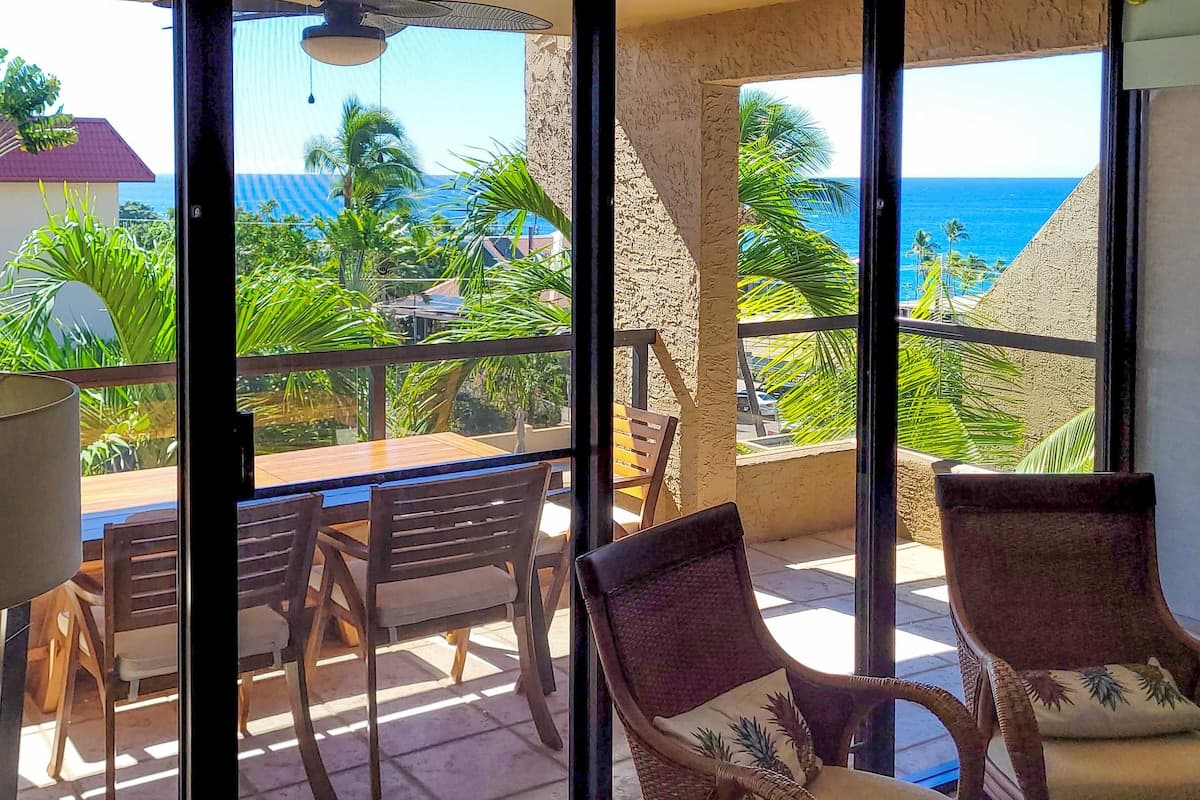 Condo in Kailua-Kona · ★4.6 · 2 bedrooms · 3 beds · 3 baths - Photo 1
