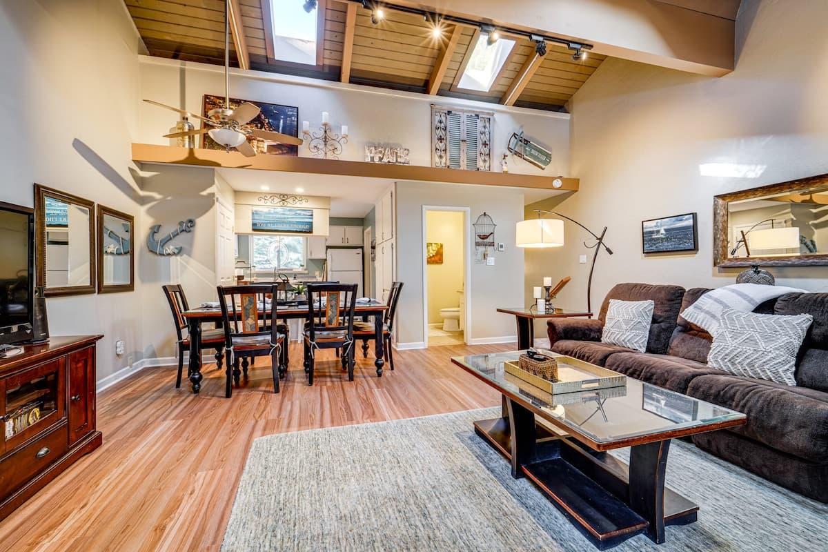 Condo in Incline Village · ★4.89 · 3 bedrooms · 4 beds · 2.5 private baths - Photo 5