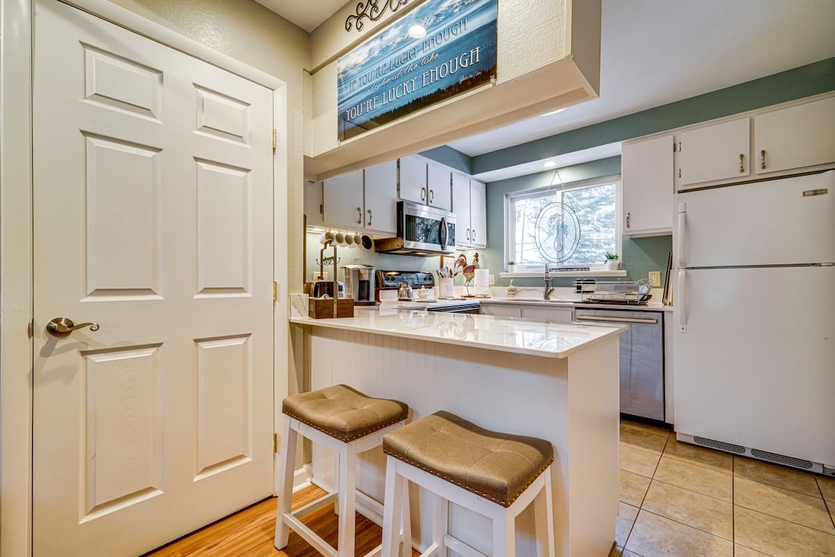 Condo in Incline Village · ★4.89 · 3 bedrooms · 4 beds · 2.5 private baths - Photo 2