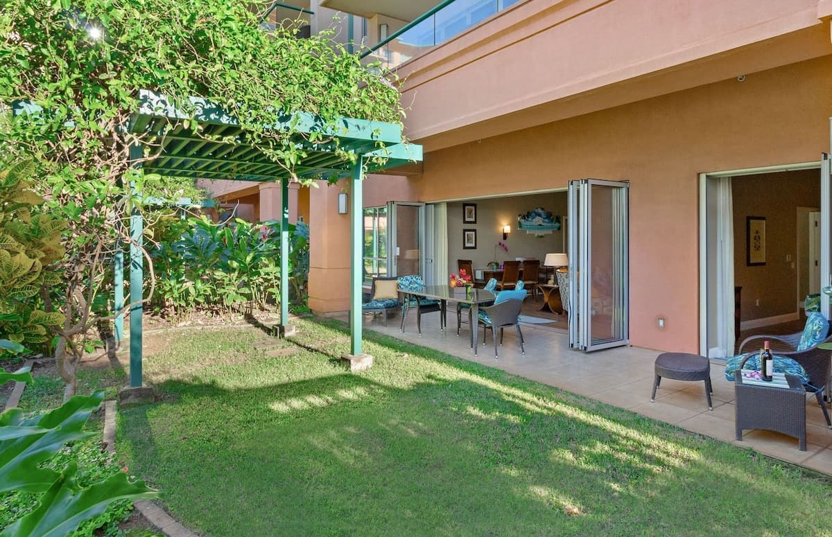 Condo in Lahaina · ★4.82 · 2 bedrooms · 4 beds · 2 shared baths - Photo 3