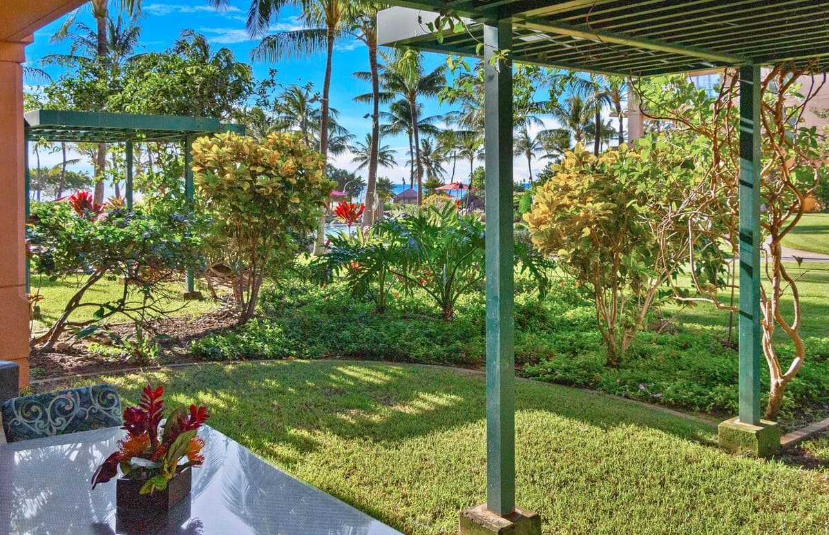 Condo in Lahaina · ★4.82 · 2 bedrooms · 4 beds · 2 shared baths - Photo 5