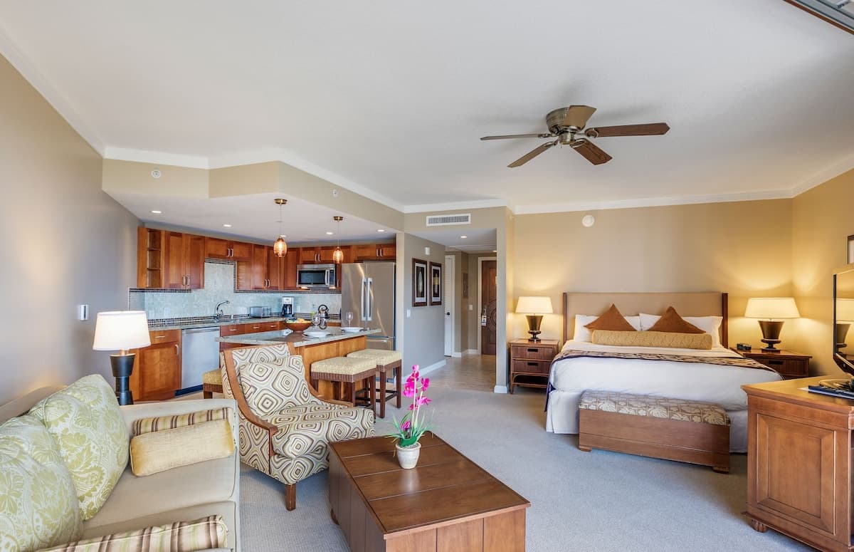 Condo in Lahaina · ★4.91 · Studio · 2 beds · 1 bath - Photo 3