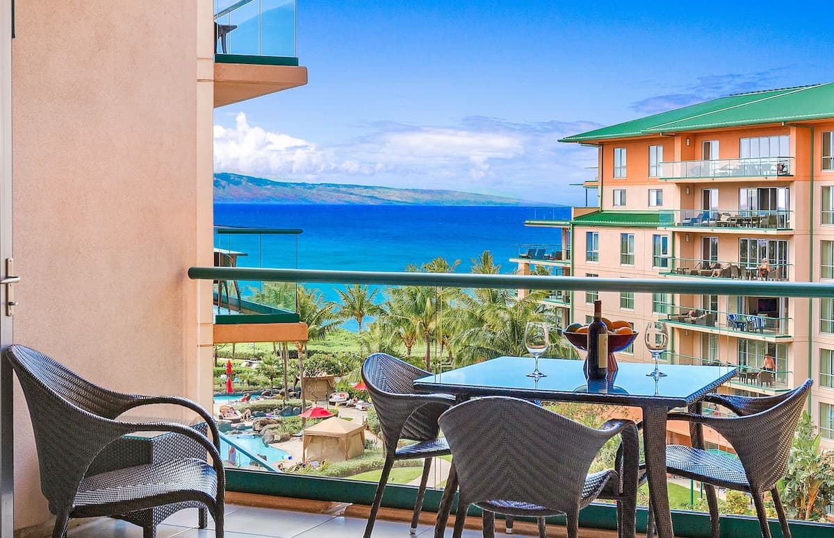 Condo in Lahaina · ★4.91 · Studio · 2 beds · 1 bath - Photo 1