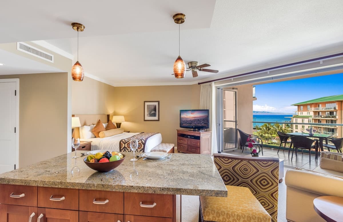 Condo in Lahaina · ★4.91 · Studio · 2 beds · 1 bath - Photo 5