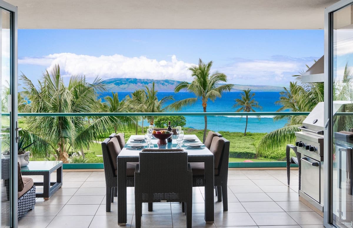 Condo in Lahaina · ★5.0 · 3 bedrooms · 4 beds · 3 baths - Photo 1
