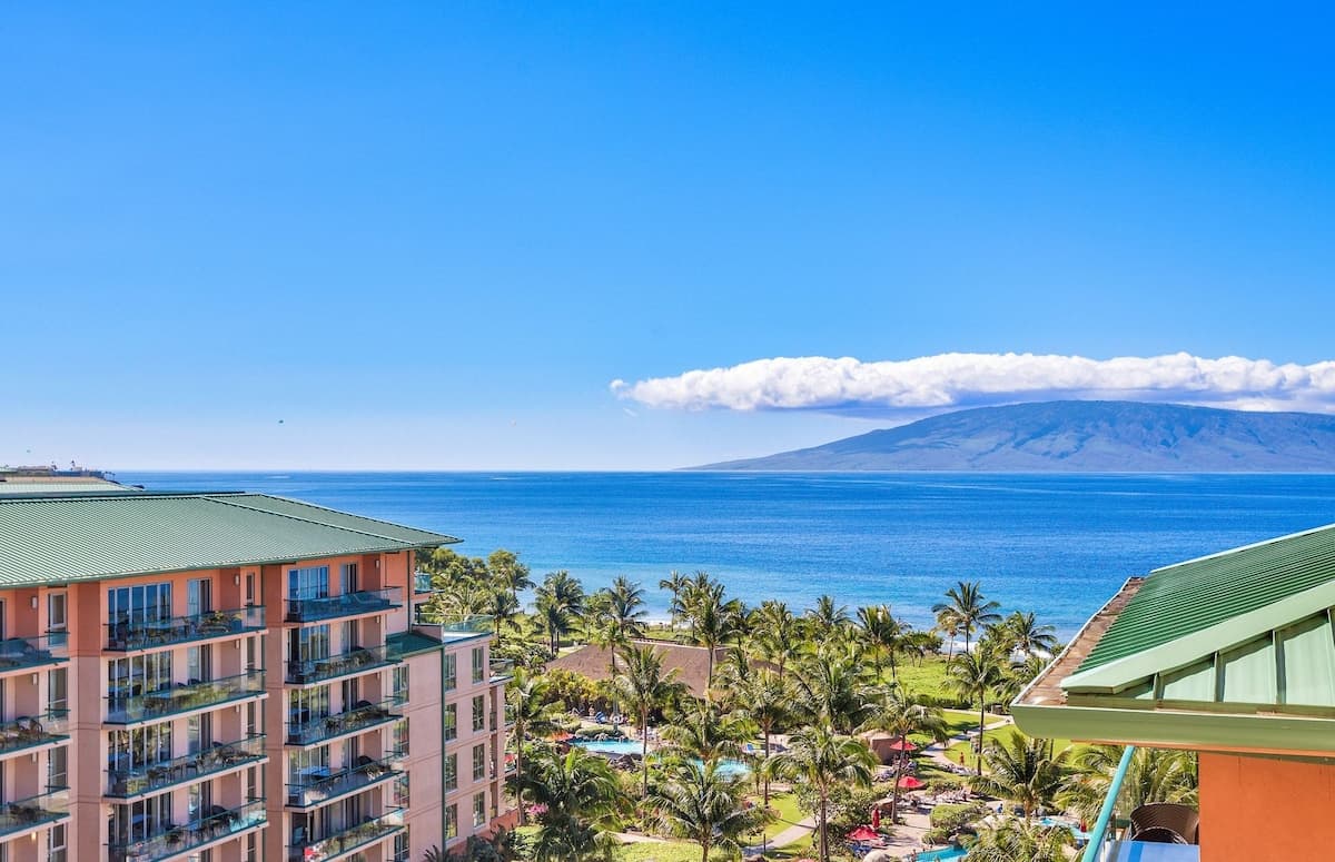 Condo in Lahaina · ★4.9 · 2 bedrooms · 3 beds · 2 baths - Photo 2