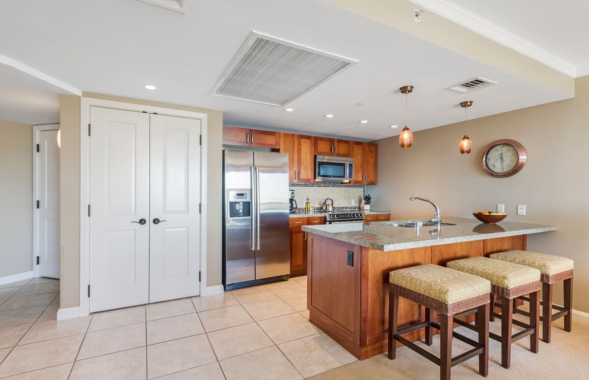 Condo in Lahaina · ★4.9 · 2 bedrooms · 3 beds · 2 baths - Photo 5