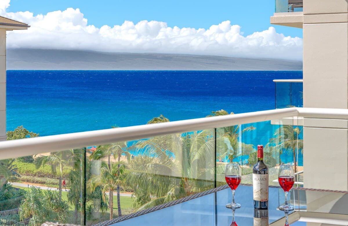 Condo in Lahaina · ★4.89 · 2 bedrooms · 3 beds · 2 baths - Photo 2