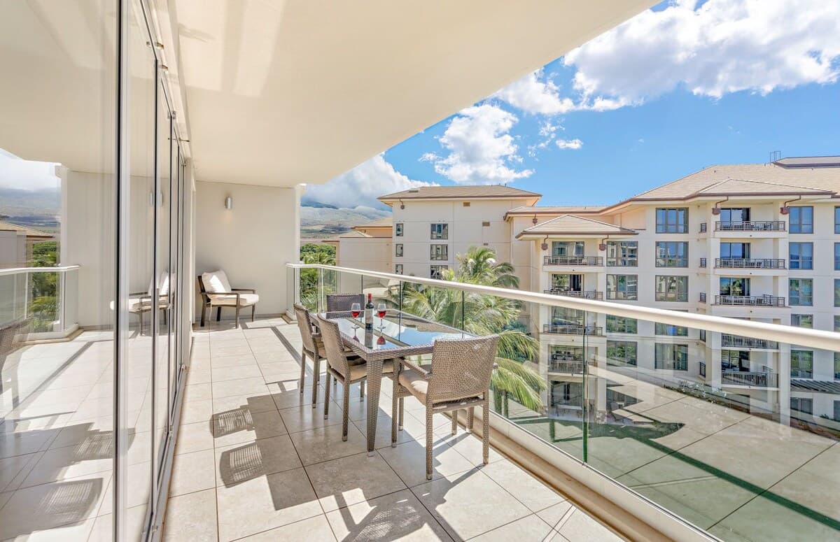 Condo in Lahaina · ★4.89 · 2 bedrooms · 3 beds · 2 baths - Photo 3