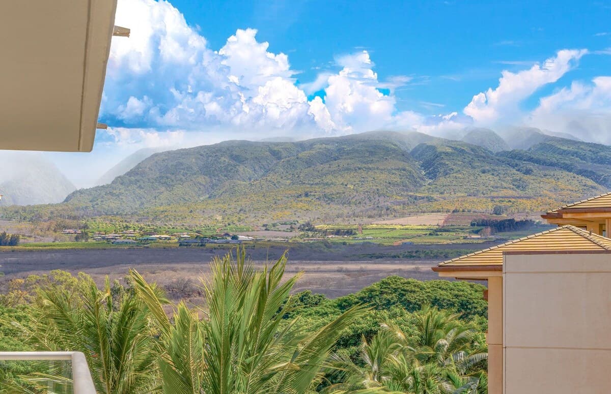 Condo in Lahaina · ★4.89 · 2 bedrooms · 3 beds · 2 baths - Photo 4