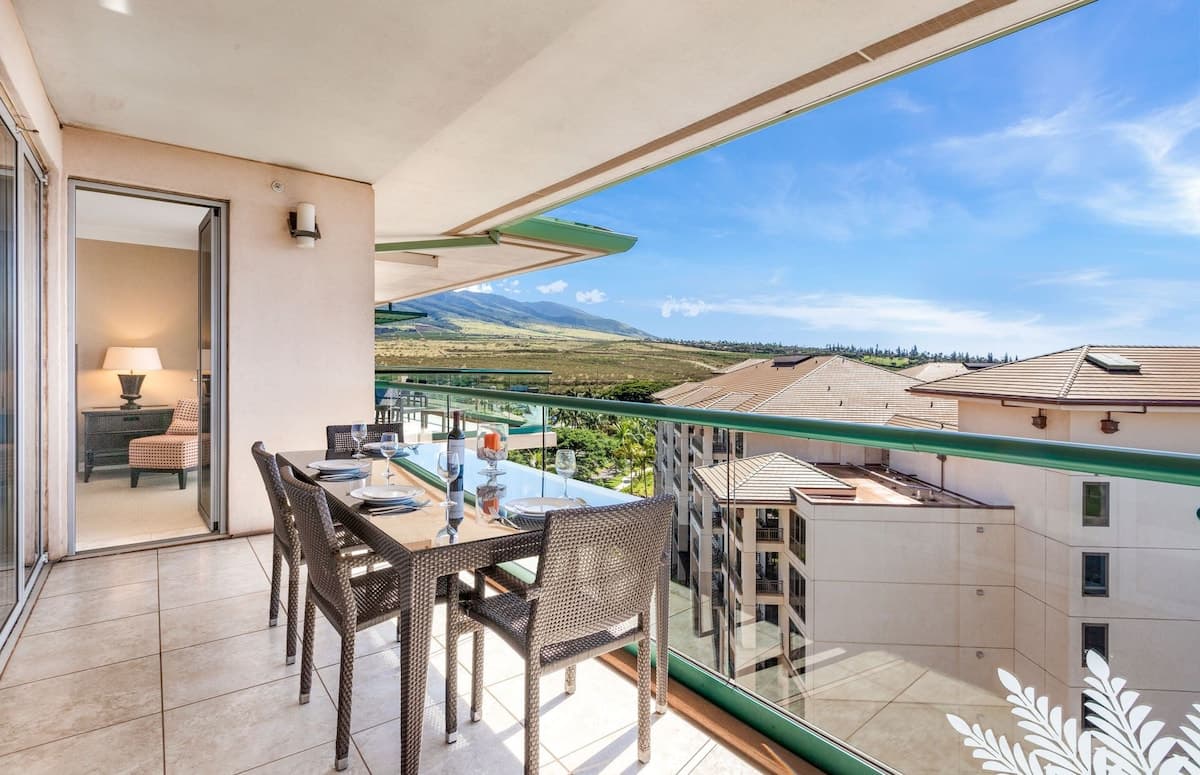 Condo in Lahaina · ★4.79 · 1 bedroom · 2 beds · 1 bath - Photo 4