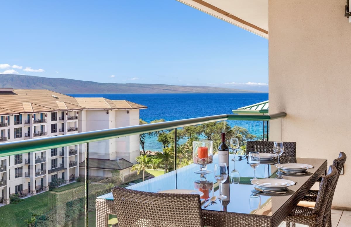Condo in Lahaina · ★4.79 · 1 bedroom · 2 beds · 1 bath - Photo 2