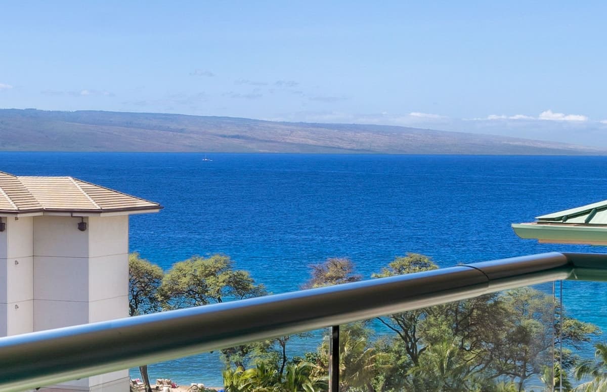 Condo in Lahaina · ★4.79 · 1 bedroom · 2 beds · 1 bath - Photo 5