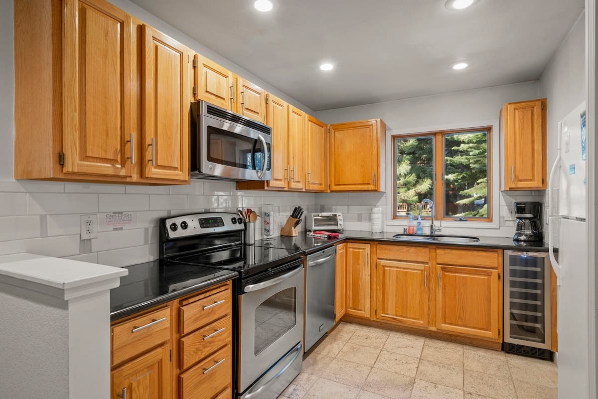 Condo in Incline Village · ★4.71 · 2 bedrooms · 2 beds · 2 private baths - Photo 4