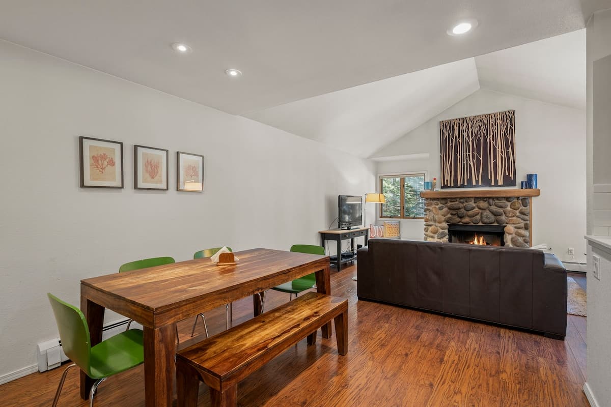 Condo in Incline Village · ★4.71 · 2 bedrooms · 2 beds · 2 private baths - Photo 2