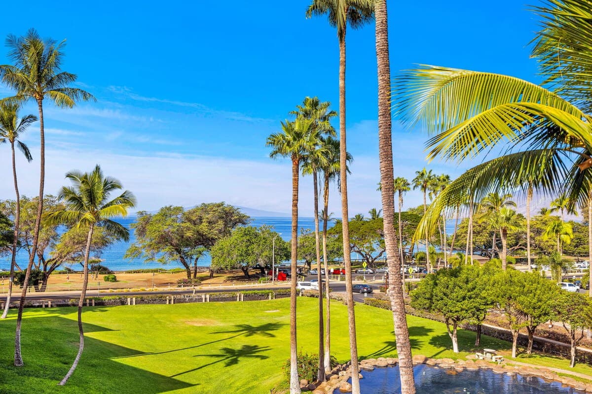 Condo in Kihei · ★4.56 · 2 bedrooms · 5 beds · 2 private baths - Photo 4