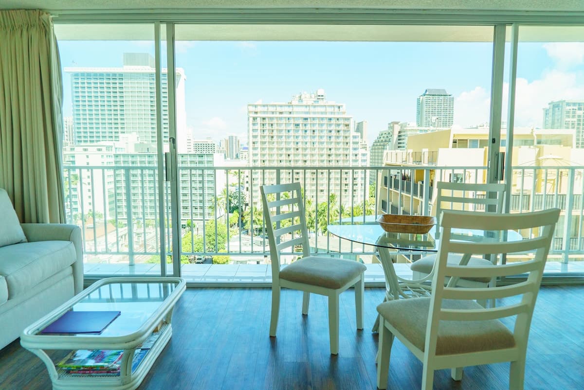 Condo in Honolulu · ★4.37 · 1 bedroom · 2 beds · 1 private bath - Photo 1