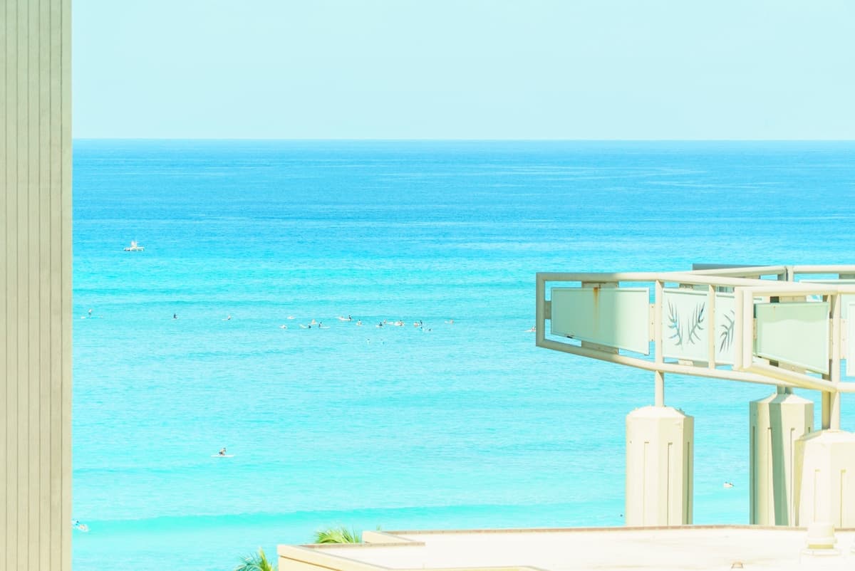 Condo in Honolulu · ★4.37 · 1 bedroom · 2 beds · 1 private bath - Photo 2