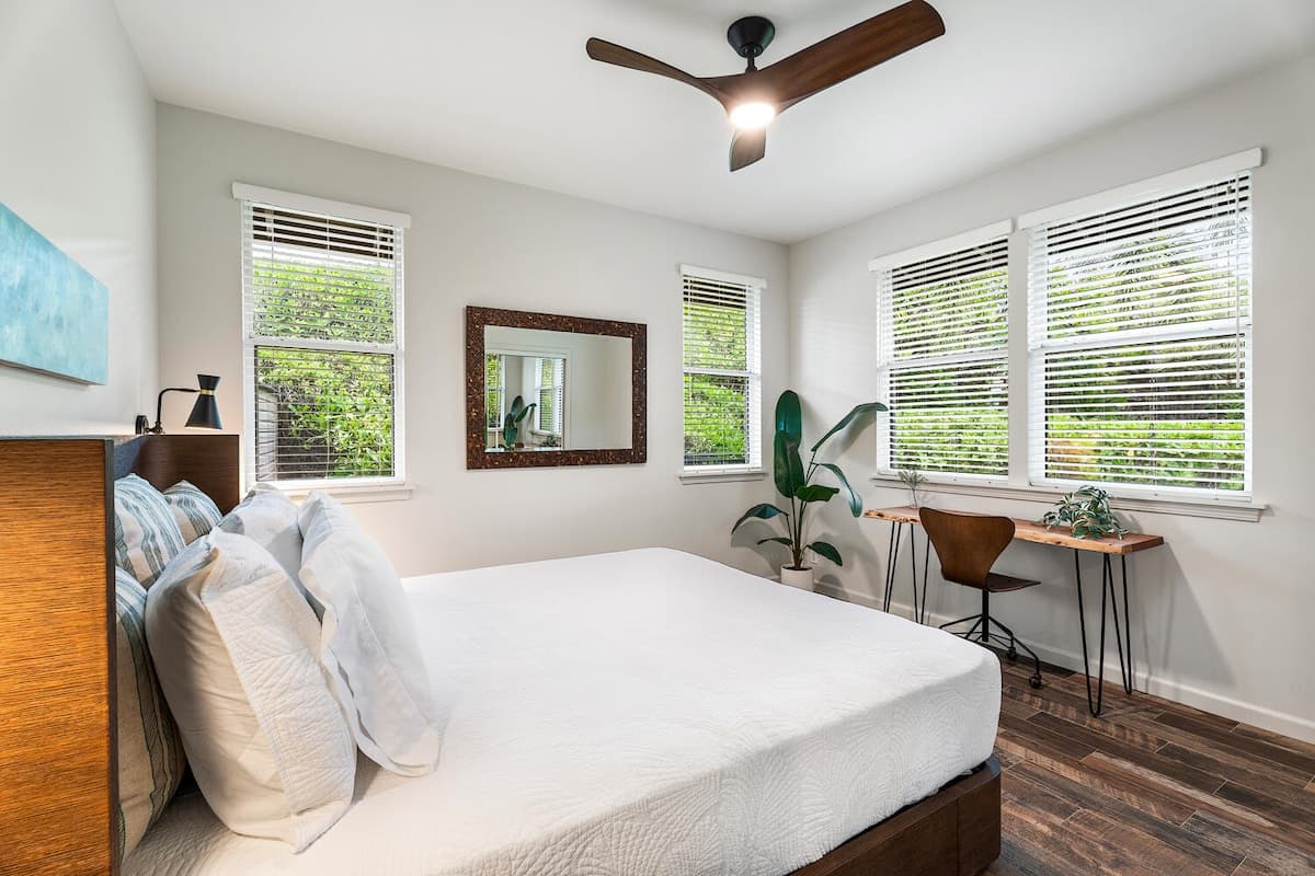 Home in Kailua-Kona · ★4.72 · 3 bedrooms · 3 beds · 2.5 baths - Photo 5