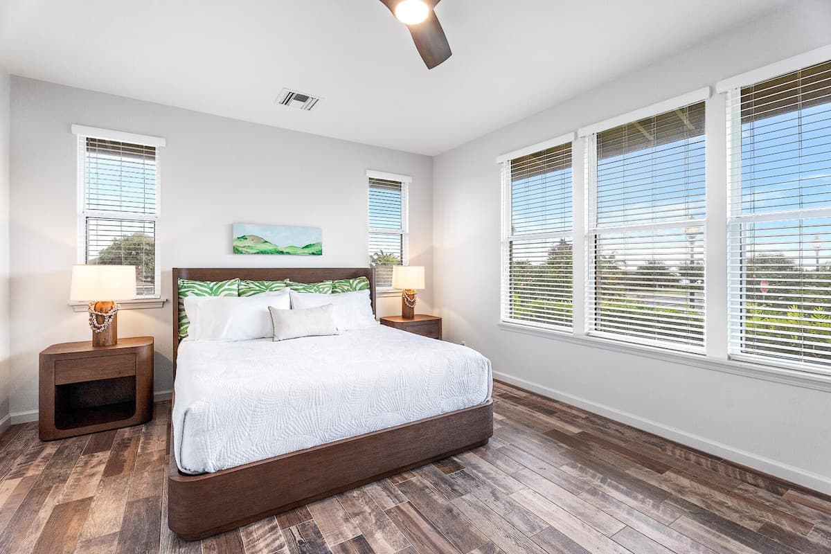 Home in Kailua-Kona · ★4.72 · 3 bedrooms · 3 beds · 2.5 baths - Photo 3