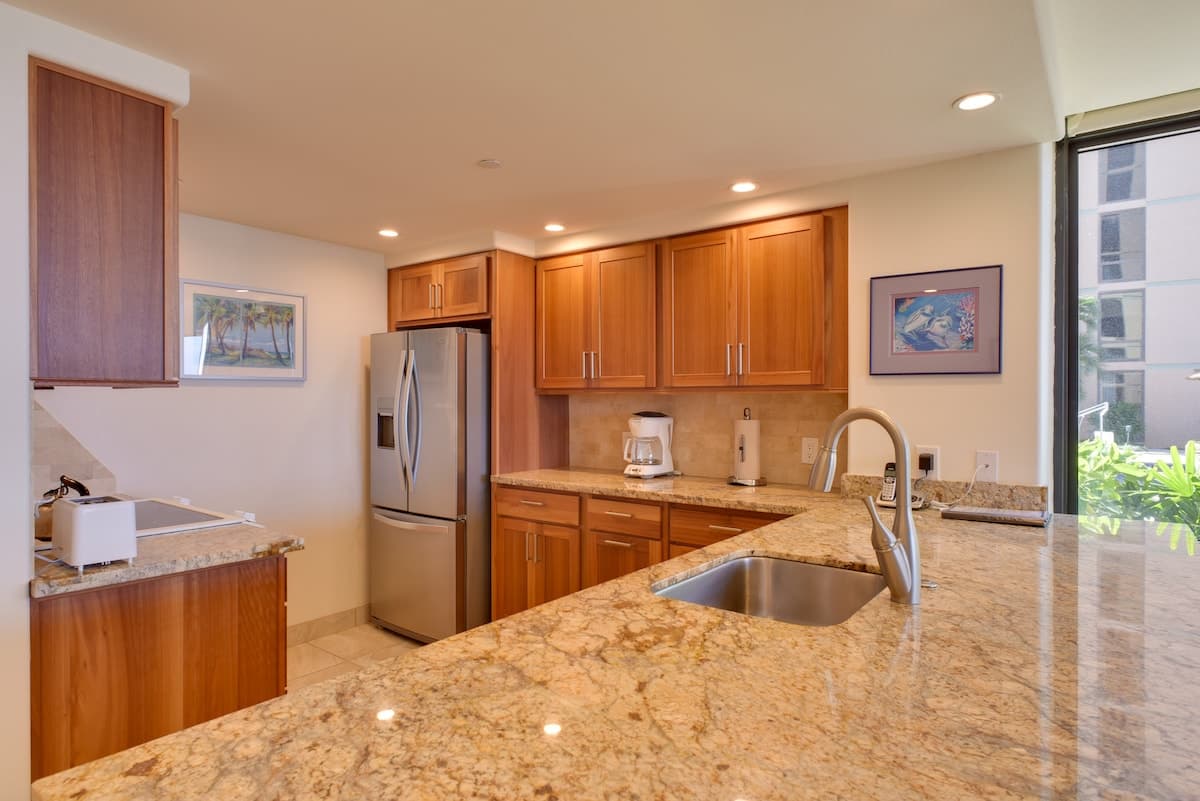 Condo in Lahaina · ★5.0 · 1 bedroom · 2 beds · 1 shared bath - Photo 5