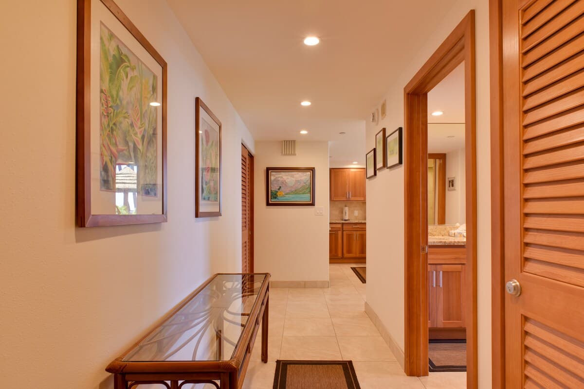 Condo in Lahaina · ★5.0 · 1 bedroom · 2 beds · 1 shared bath - Photo 4