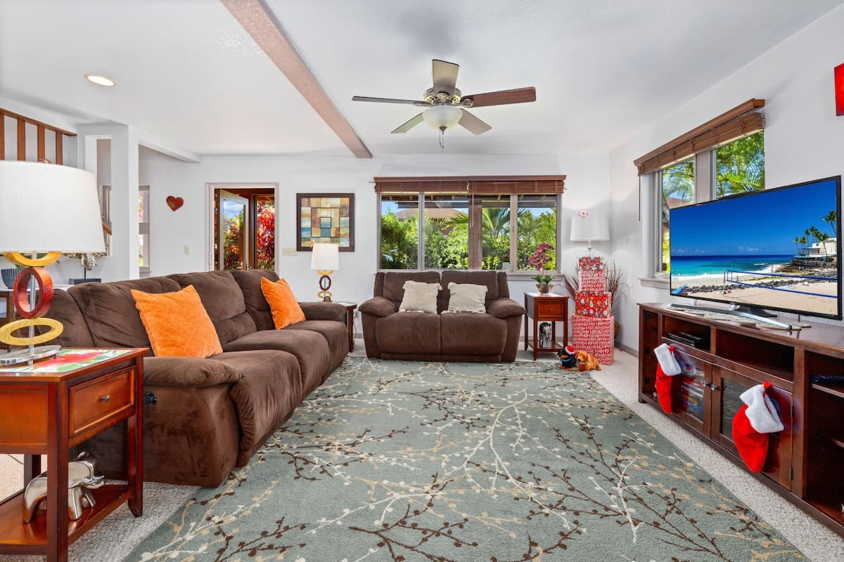 Home in Kailua-Kona · ★4.84 · 3 bedrooms · 3 beds · 2.5 baths - Photo 3