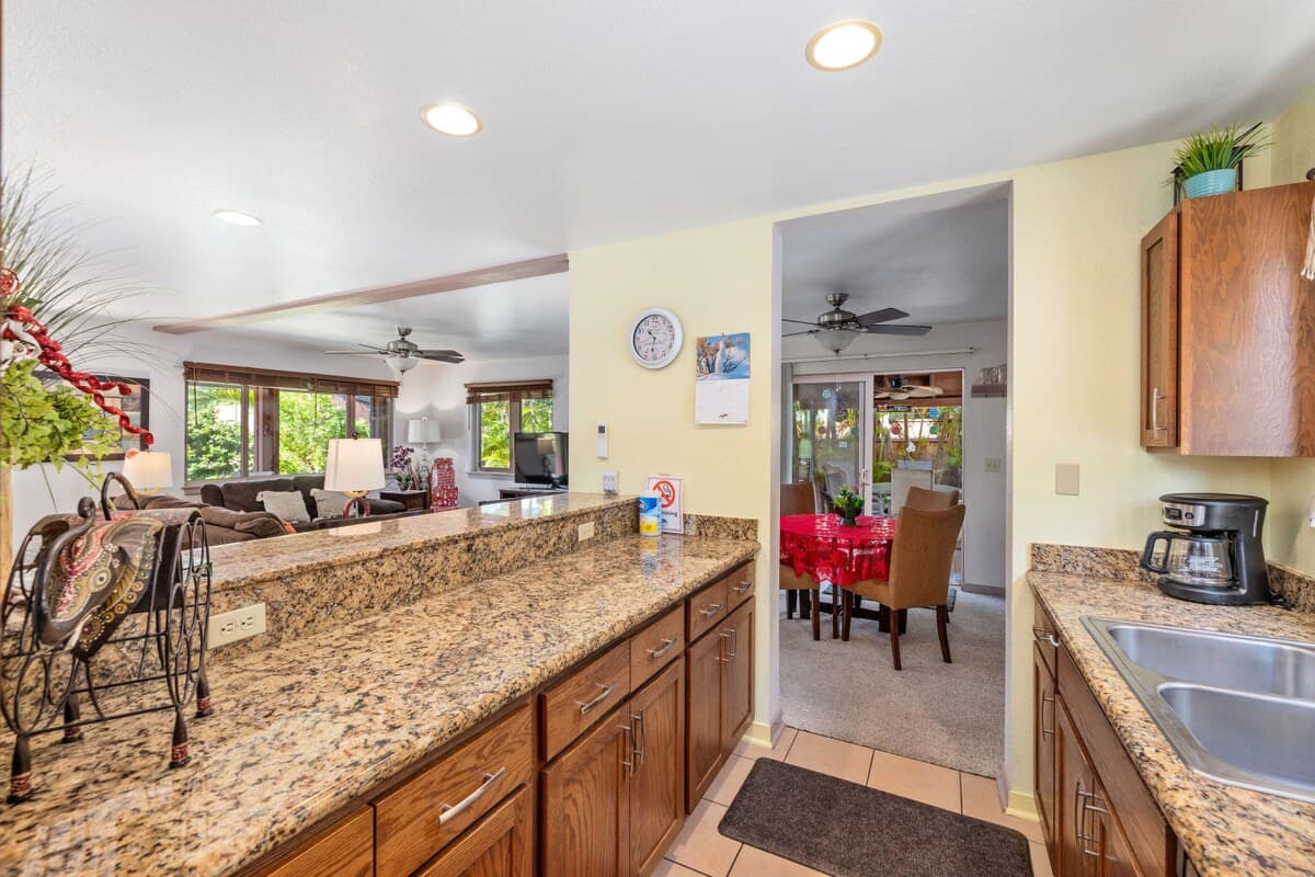 Home in Kailua-Kona · ★4.84 · 3 bedrooms · 3 beds · 2.5 baths - Photo 5