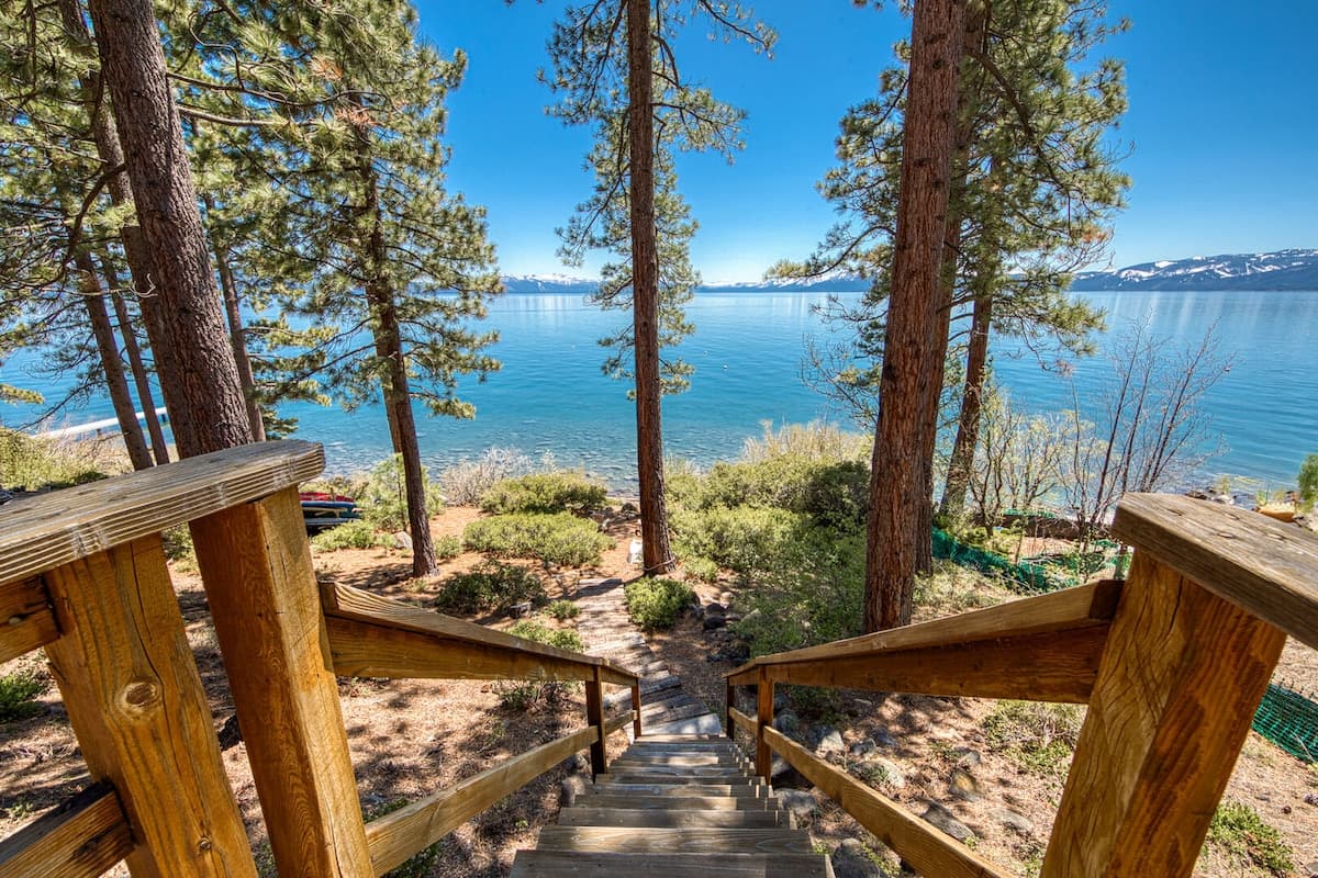 Lakefront Home with Private Beach & Hot Tub - Photo 5