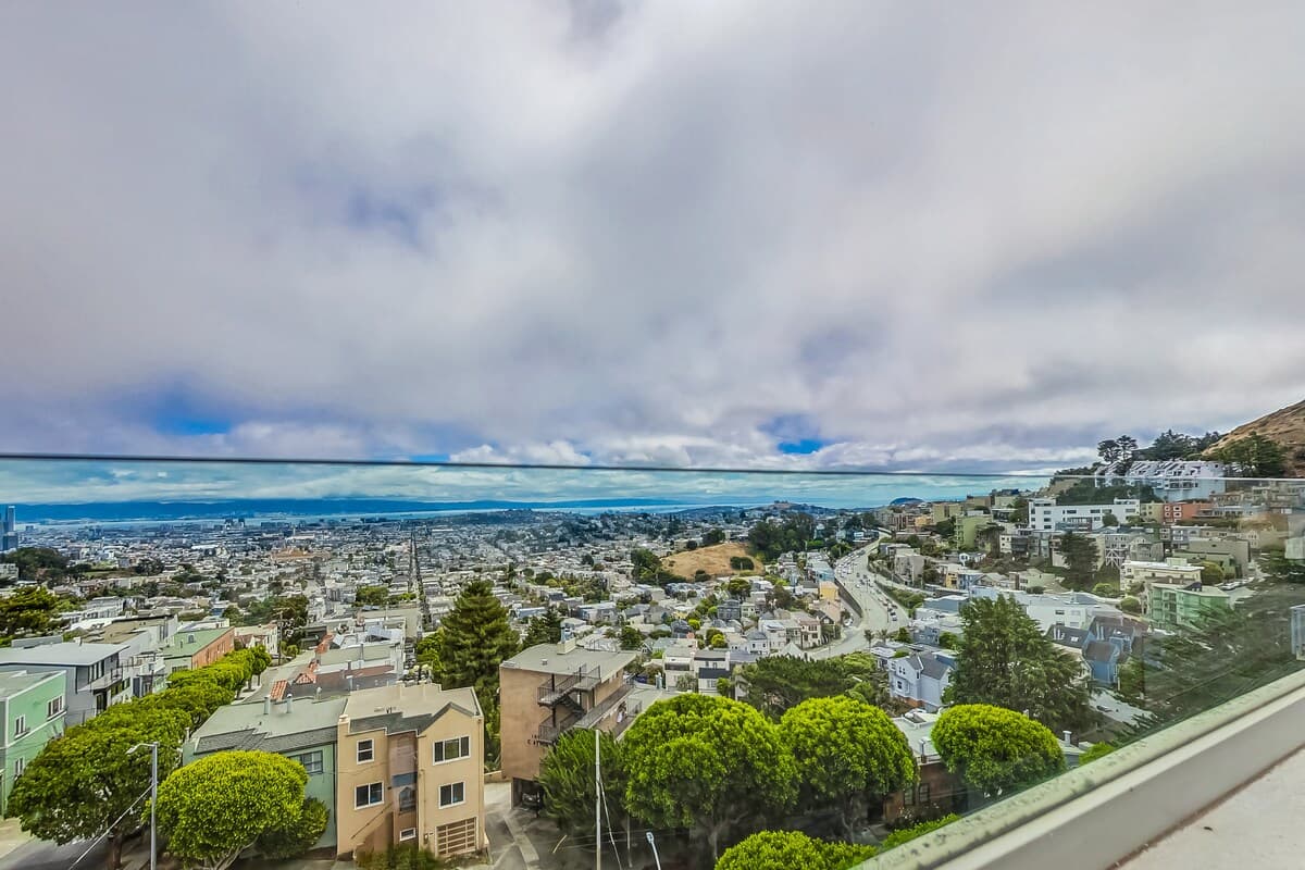 Twin Peaks Home with Rooftop Sauna & Skyline Views - Photo 4