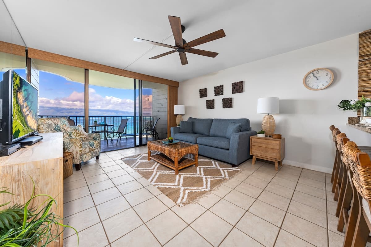 Condo in Lahaina · ★4.45 · 1 bedroom · 2 beds · 1 bath - Photo 4