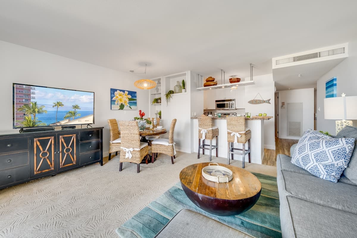 Condo in Lahaina · ★4.76 · 2 bedrooms · 4 beds · 2 baths - Photo 3