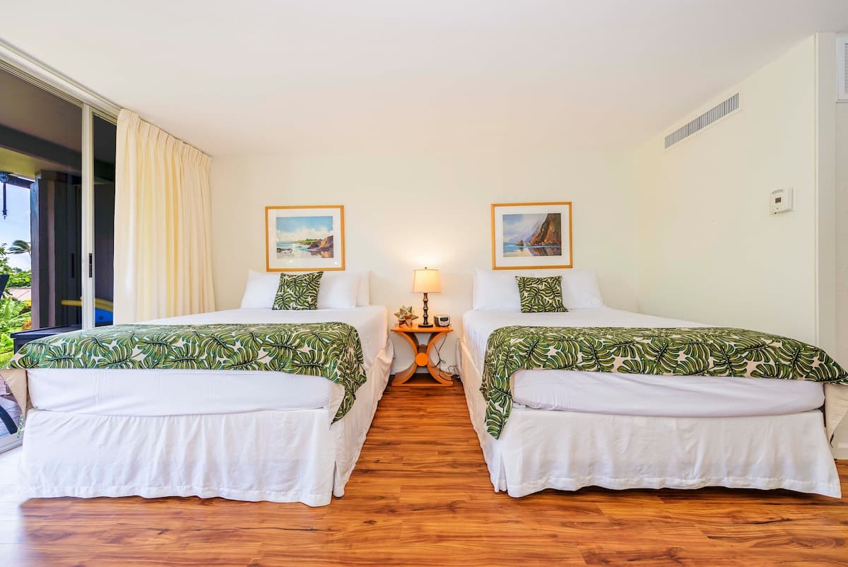Condo in Lahaina · ★4.76 · 1 bedroom · 3 beds · 2 private baths - Photo 2