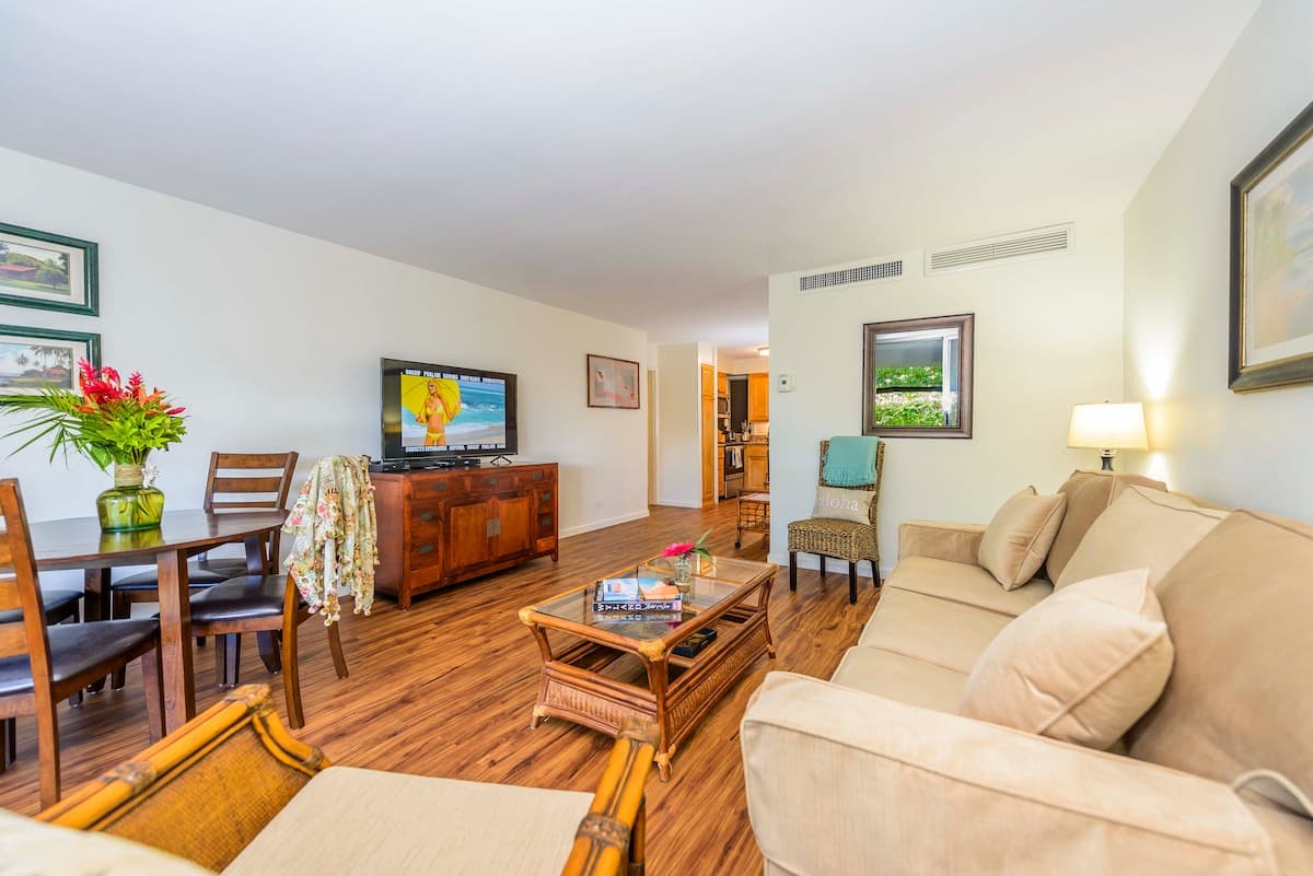 Condo in Lahaina · ★4.76 · 1 bedroom · 3 beds · 2 private baths - Photo 5
