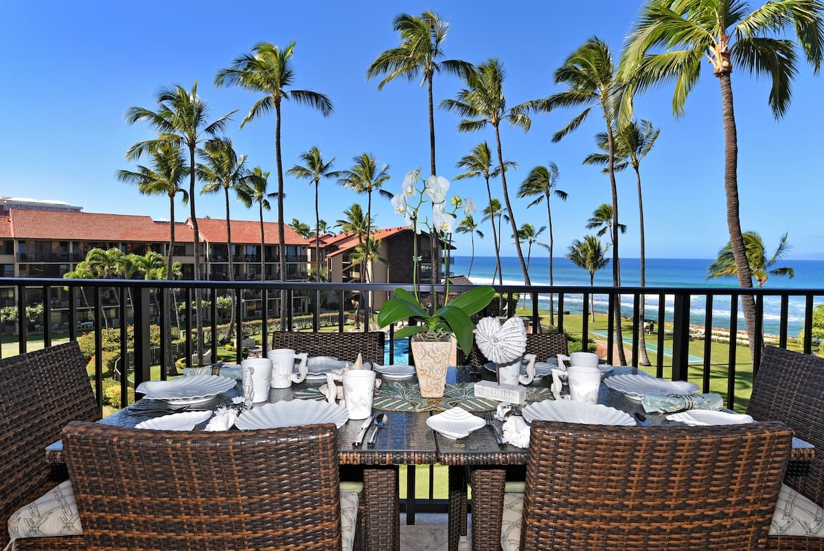 Condo in Lahaina · ★4.64 · 3 bedrooms · 5 beds · 3 baths - Photo 1