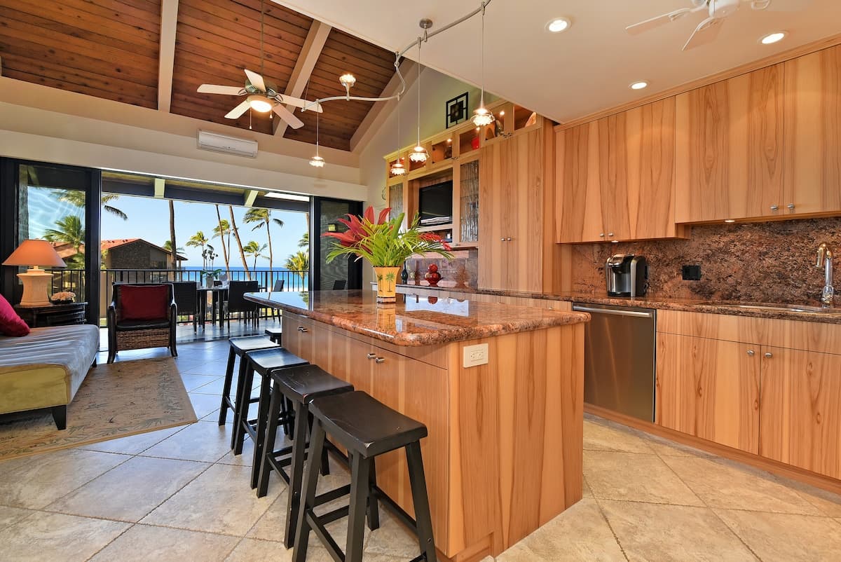 Condo in Lahaina · ★4.64 · 3 bedrooms · 5 beds · 3 baths - Photo 5
