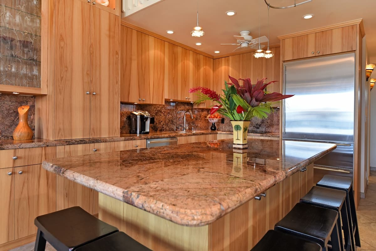 Condo in Lahaina · ★4.64 · 3 bedrooms · 5 beds · 3 baths - Photo 4