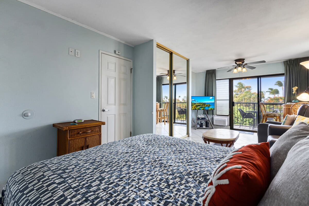 Condo in Kihei · ★4.33 · Studio · 1 bed · 1 bath - Photo 5